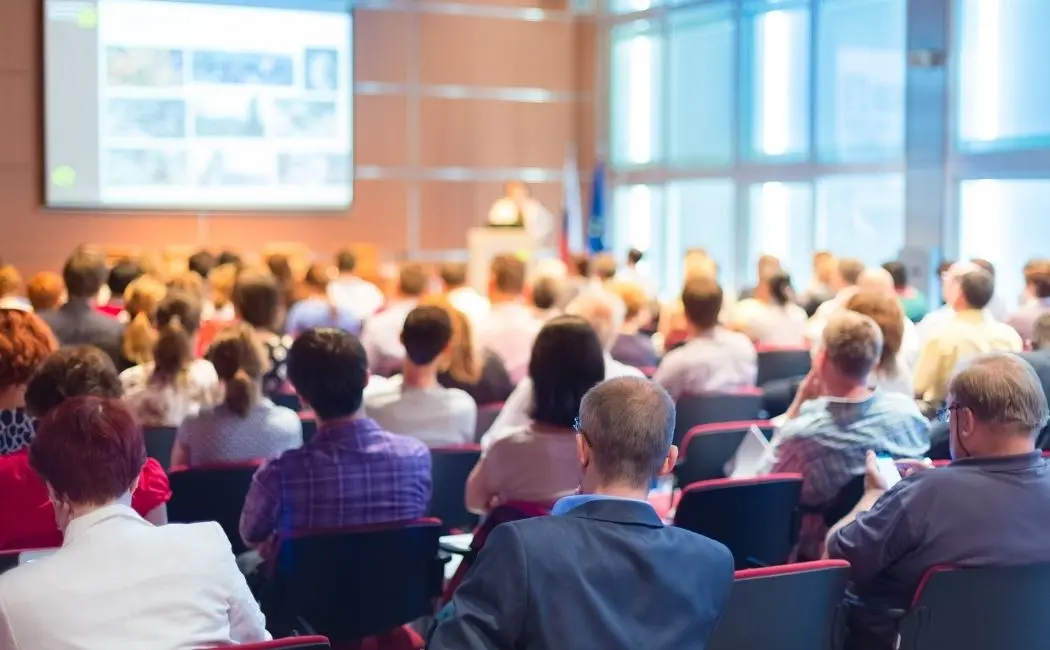 Co powinno znaleźć się na wyposażeniu sali konferencyjnej?