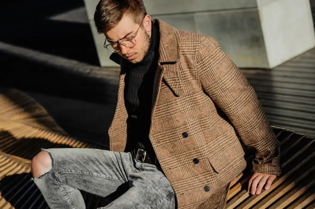 Jesienny płaszcz męski: sprawdź, jakie wzory są obecnie w modzie