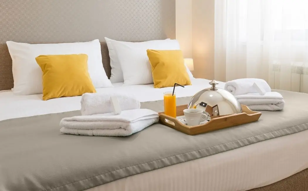 Tekstylia hotelowe – jak wpływają na komfort gości?