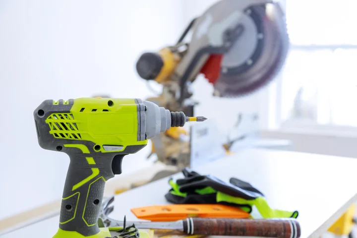 Jak kupować elektronarzędzia taniej i jednocześnie bezpiecznie?