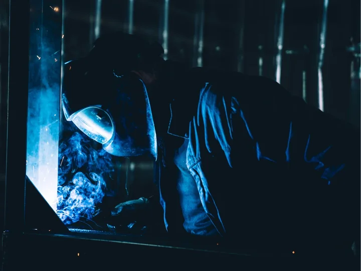 Wynajem spawaczy z Azji w Polsce - realna odpowiedź na deficyt kadr produkcyjnych