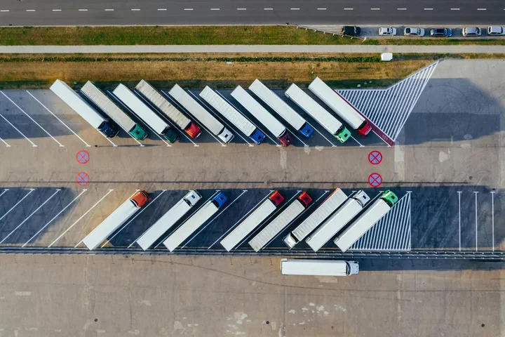 Prawo transportowe – najważniejsze zasady wykonywania przewozu drogowego