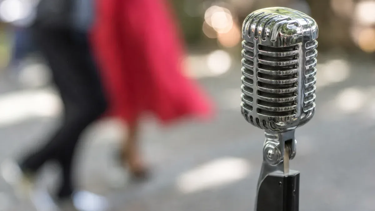 Czwartkowe „Schadzki” w ŻAK-u. Muzyka, taniec i bezpłatny wstęp