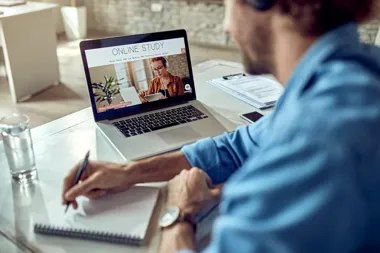 Gdzie kupić najlepsze video kursy dla programistów i rozwijać swoje kompetencje?