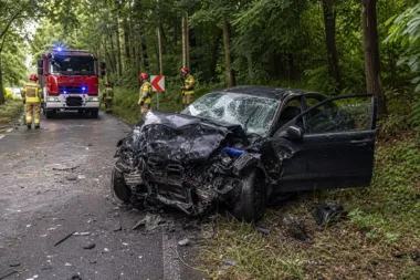 Nocny wypadek w Bolesławowie zakończył się śmiercią 19-latka