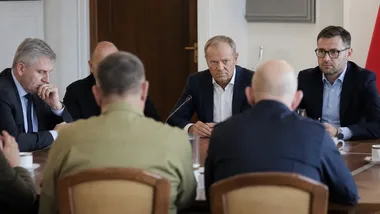 Radni z trzech klubów spotkają się w programie o uchwałach