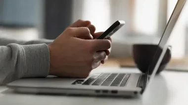 Nauczyciele sprawdzą, jak rozbrajać dezinformację podczas szkolenia online