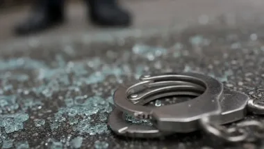 Białe skarpetki na dłoniach i włamanie do sklepu w Gdańsku