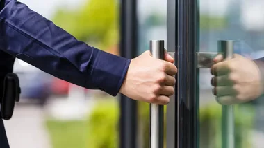 Dyrektorzy gdańskich szkół szkolą się na wypadek drona i przemocy