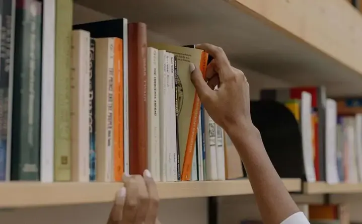 Zabawki wczoraj i dziś w bibliotece w Kościerzynie - podróż przez dzieciństwo