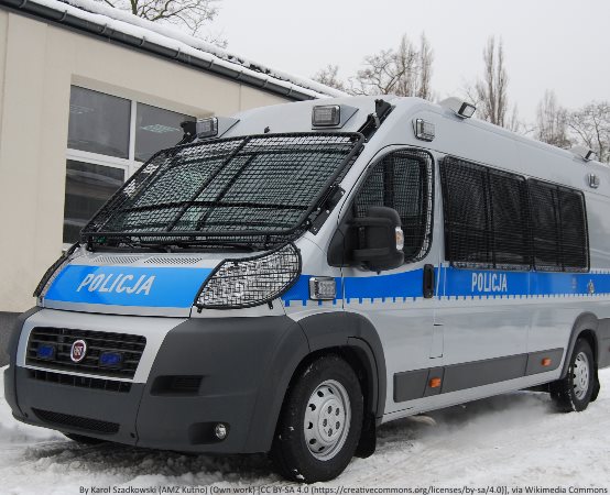 Policja Gdańsk: Podziękowania dla gdańskiego policjanta, który poza służbą pomógł rodzinie biorącej udział w zdarzeniu drogowym.