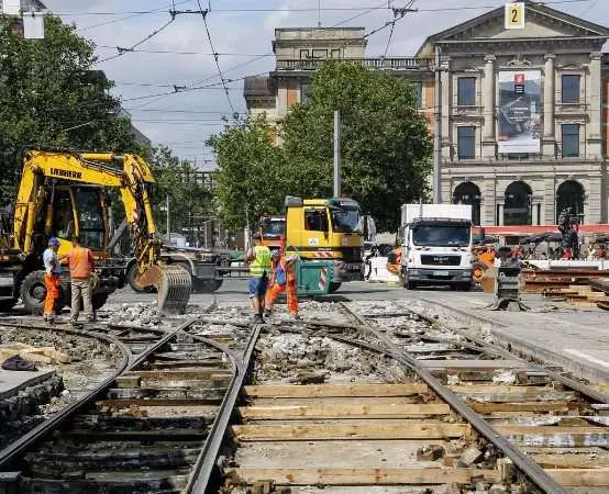 Prace na ul Nowomiejskiej zmieniają ruch i trasę linii 600 jak to wpłynie na kierowców