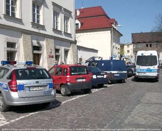 26-latek z Gdańska ukradł auto, jechał pijany i zderzył się ze znakiem