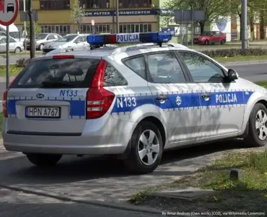 Seniorzy pod lupą oszustów - policja pokazała, jak łowią ofiary