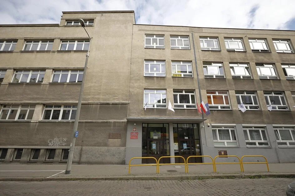 Grafika promocyjna wydarzenia 100-lecie Szkół Ekonomiczno-Handlowych w Gdańsku