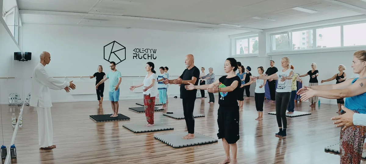 Grafika promocyjna wydarzenia Qigong Harmonia: Postawa, Oddech, Ruch w Gdańsku