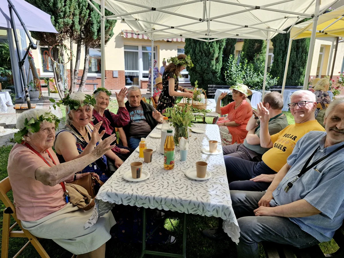 Grafika promocyjna wydarzenia Letnie ostatki – dla gdańskich seniorów pod znakiem rozrywki i dbałości o zdrowie