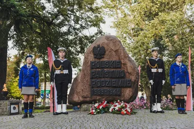 Grafika promocyjna wydarzenia Uroczystości 87. rocznicy Polskiego Państwa Podziemnego i Szarych Szeregów