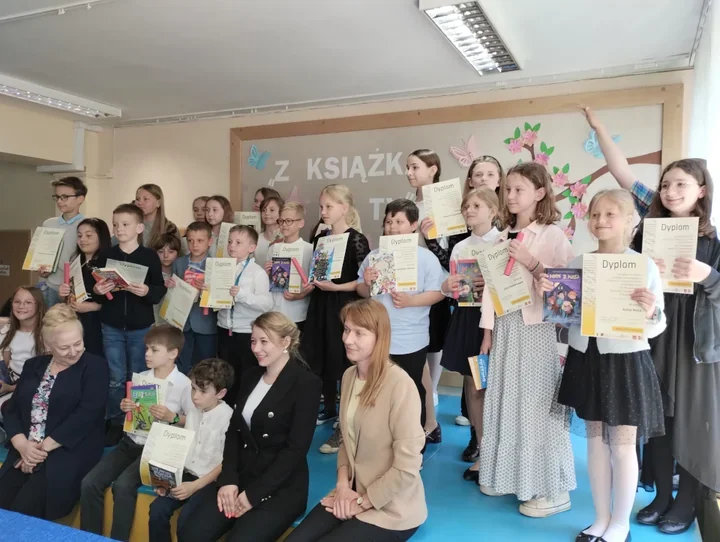 Z książką na ty! konkurs, który może trafić na świadectwo - zgłaszaj szkoły
