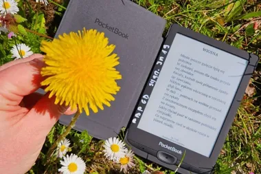 Czytniki e-booków wypożyczysz jak zwykłą książkę - a do tego tysiące tytułów za darmo