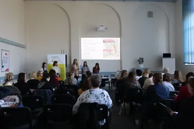 Książka, obraz i pomysł - w Gdańsku biblioteka rozruszała nauczycielki