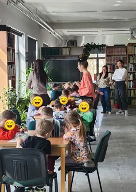 Przedszkolaki odkryły bibliotekę od zaplecza - i od razu się wciągnęły