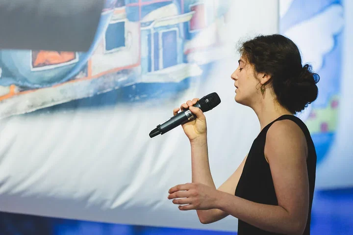 Kołysanki z Kijowa w MIIWŚ – muzeum wystawiło pamięć o Mariupolu i żywy ból cywilów