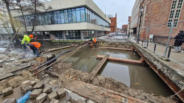 Na Elżbietańskiej zniknął stary most – powstaje nowa, mocniejsza przeprawa