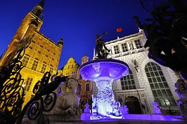 Neptun i miejskie symbole Gdańska rozbłysną na fioletowo