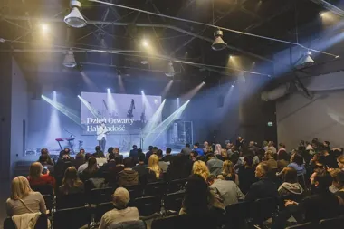 W starej hali stoczniowej powstało miejsce modlitwy, muzyki i spotkań