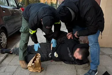 Fałszywy policjant wpadł z torbą pieniędzy i może mieć więcej ofiar