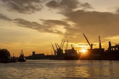 Gdańsk pnie się w europejskim rankingu portów – więcej kontenerów i drobnicy napędza wzrost