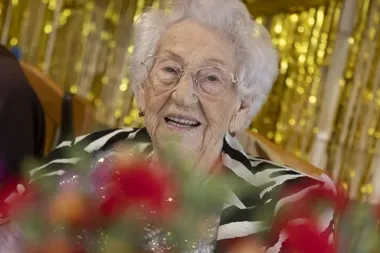 Sto lat energii – Helena Kosznicka świętowała jubileusz w Domu Pomocy „Ostoja”