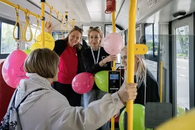 Specjalny tramwaj ruszył po rodzinę zastępczą. MOPR dziękuje pasażerom