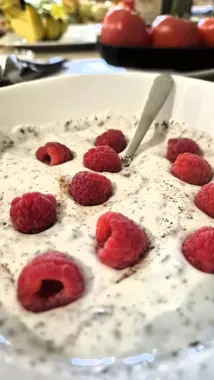 Młodzi po pieczy zastępczej uczą się samodzielności przy kuchennym stole