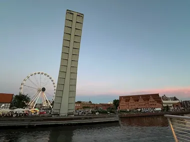 Kładka na Ołowiankę wraca do stałego harmonogramu zwodzenia