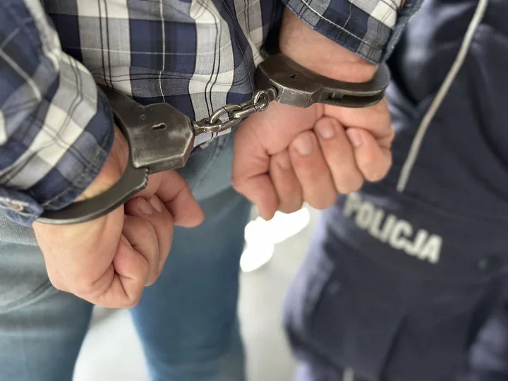 Paczki znikały przed doręczeniem. 42-latek usłyszał dwa zarzuty