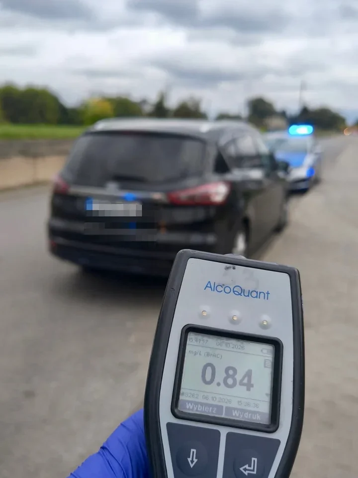 Ponad 1,6 promila i czteroletni syn w aucie. Świadkowie zareagowali