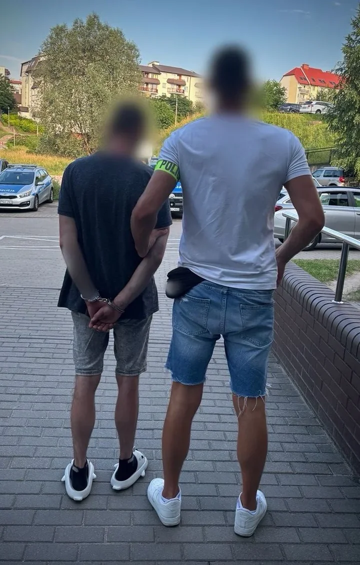 Zwrócił uwagę przy pojemniku, chwilę później 57-latek trafił ze złamaniami do szpitala
