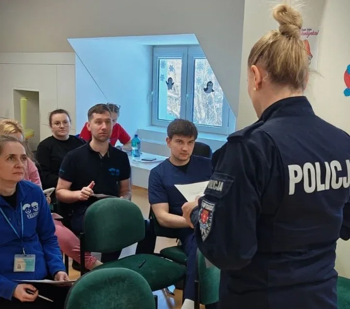 Policjanci z Gdańska szkolili personel Szpitala Polanki - samoobrona i Niebieskie Karty