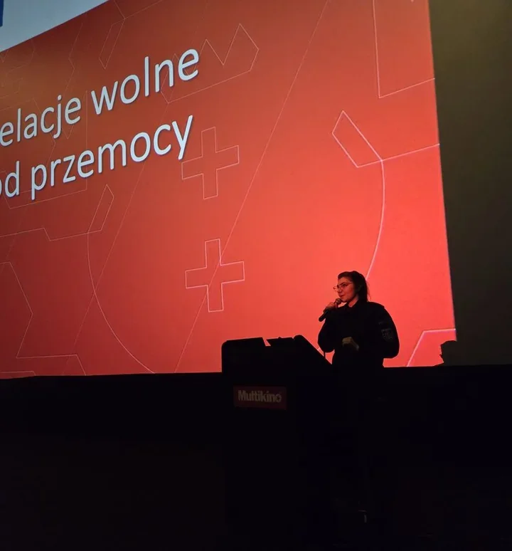 Spotkania w Multikinie - policja i MOPR rozmawiali z młodzieżą o przemocy