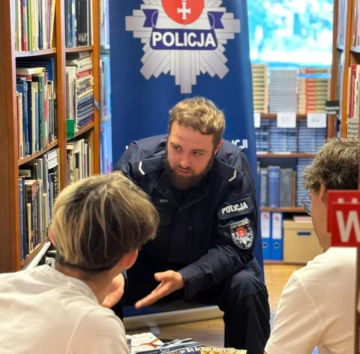 Hejt, wykluczenie i cyberprzemoc w gdańskich liceach pod lupą policjanta