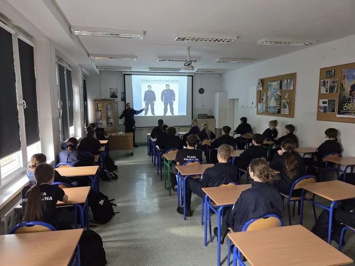 Mundur to zobowiązanie - policjanci z Gdańska spotkali się z pierwszakami
