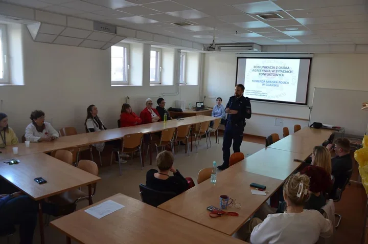 Policjanci szkolili personel RCKiK w Gdańsku - deeskalacja jako tarcza