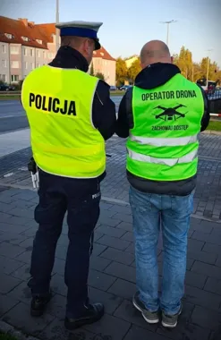 Dron w powietrzu, odpowiedzialność na ziemi. Policja przypomina zasady