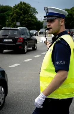 Gdańscy policjanci sprawdzali pieszych i kierowców - posypały się mandaty