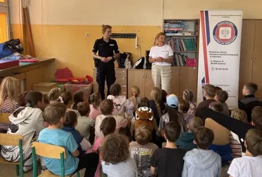 Policjantki ostrzegły uczniów w Gdańsku. Wakacyjne ryzyko zaczyna się nad wodą
