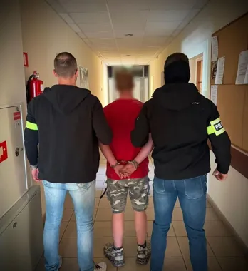 Ciosy w tramwaju i próba kradzieży plecaka. Podejrzany zatrzymany