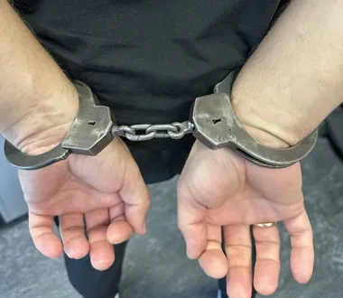 Rysy na samochodzie i blisko 8 tys. zł strat. 34-latek z zarzutem