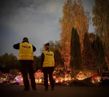 Cmentarze przed Wszystkimi Świętymi. Jeden błąd może ułatwić włamanie do domu
